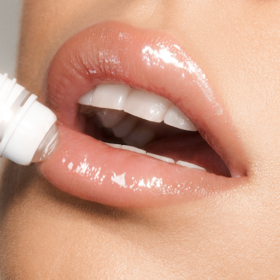 ACEITE MÁGICO PARA LABIOS DE CHARLOTTE: ELIXIR DE CRISTALES ORIGINAL