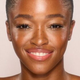 BASE DE MAQUILLAGE HIDRATANTE EN BARRA UNREAL SKIN SHEER GLOW TINT 12.5 TAN