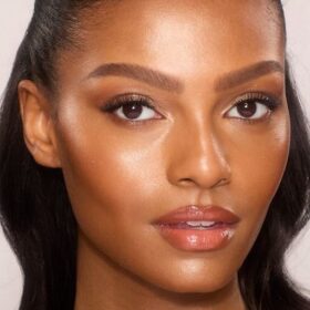 BASE DE MAQUILLAGE HIDRATANTE EN BARRA UNREAL SKIN SHEER GLOW TINT 12 TAN