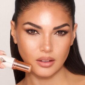 BASE DE MAQUILLAGE HIDRATANTE EN BARRA UNREAL SKIN SHEER GLOW TINT 7.5 MEDIUM