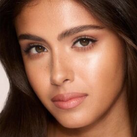 BASE DE MAQUILLAGE HIDRATANTE EN BARRA UNREAL SKIN SHEER GLOW TINT 7 MEDIUM