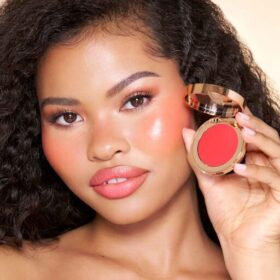BEAUTIFUL SKIN ISLAND GLOW: BRILLO SOLAR PARA LABIOS Y MEJILLAS
