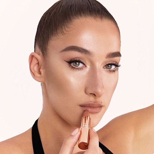 La Matte Revolution de Super Nudes - Catwalking