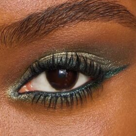 LA PALETA DE CHARLOTTE CON LAS TENDENCIAS DE BELLEZA PARA LOS OJOS: EMERALD EFFECT