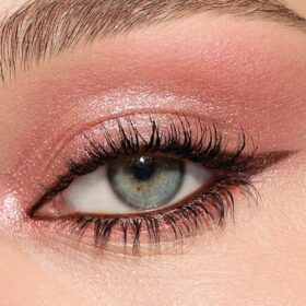 LA PALETA DE CHARLOTTE CON LAS TENDENCIAS DE BELLEZA PARA LOS OJOS: PINK LOVE