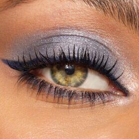 LA PALETA DE CHARLOTTE CON LAS TENDENCIAS DE MAQUILLAJE PARA ENFATIZAR LOS OJOS: DENIM DIMENSION
