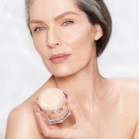 SET DE CUIDADO DE LA PIEL Y LOS LABIOS PARA UNA PIEL Y LABIOS MÁS RADIANTES Y VOLUMINOSOS