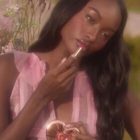 TINTE LABIAL PILLOW TALK BLUSH BALM CHERRY TALK